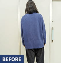 40代女性の姿勢矯正前写真 背骨と骨盤のゆがみにより体が左側へ傾いている立位姿勢